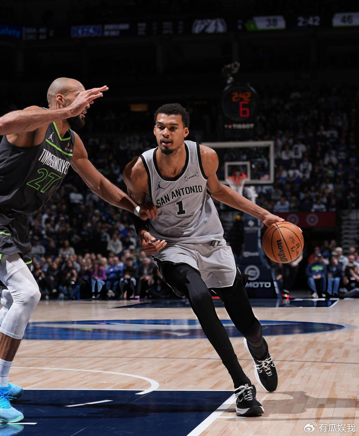 宝盈官方-文班亚马重回首发！空砍29分9板3断失绝杀 连续戏耍戈贝尔遭垫脚|马刺|圣安东尼奥马刺队|明尼苏达森林狼队|鲁迪·戈贝尔|鲁迪-戈贝尔_新浪体育_新浪新闻
