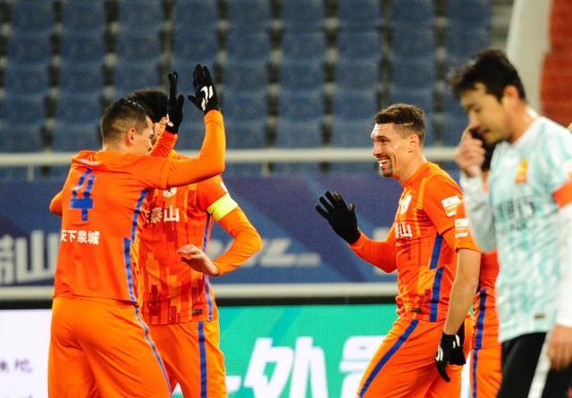 宝盈APP-【中超】克雷桑闪击莫伊塞斯建功 泰山5比0武汉长江